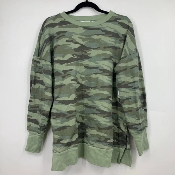 Caslon Women's Crew Neck Long Sleeve Sweatshirt in Green Spring Camo Size M NWT - Picture 1 of 9